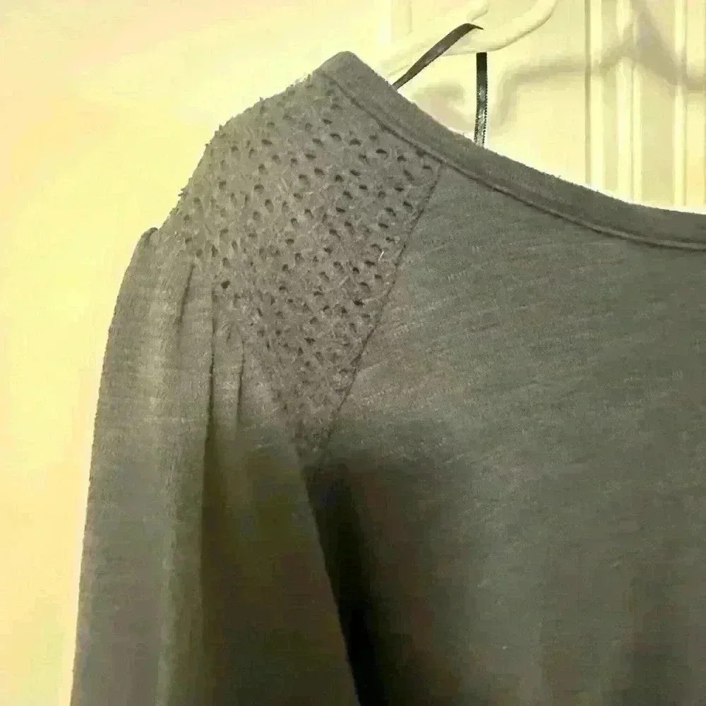 EUC LC Petite long sleeve top with shoulder and back detail - Picture 4 of 4